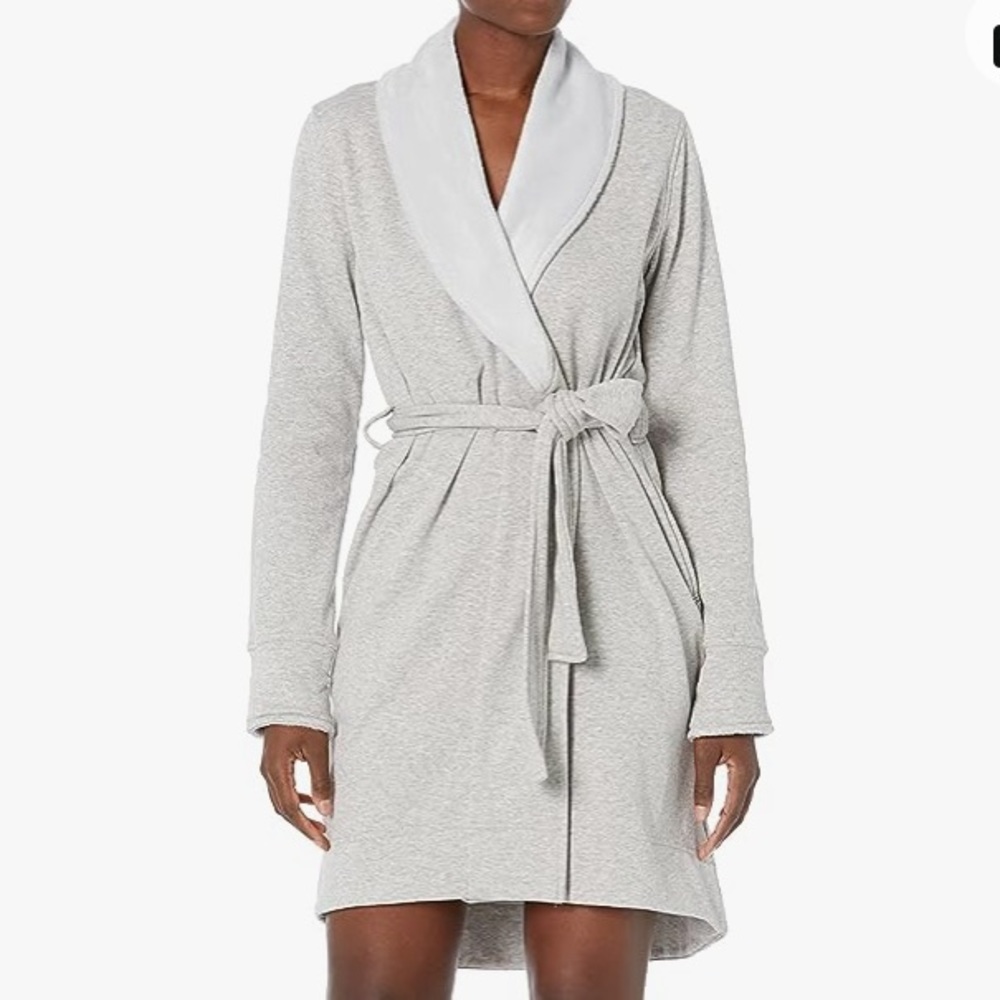 - UGG Blanche II Robe